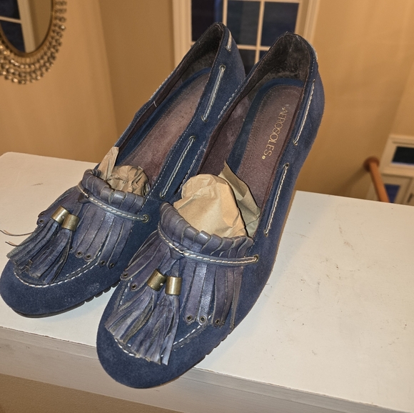 Blue Suede Wedged Aerosoles w / Tassels - Picture 5 of 10